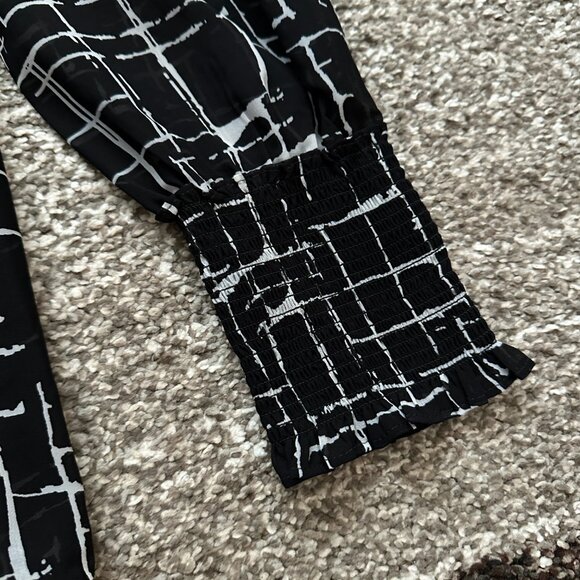 CALVIN KLEIN (L) Black White Geometric Print Chiffon Peasant Blouse Top Tie-Neck - Picture 4 of 12